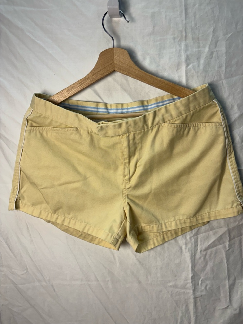 Abercrombie & Fitch Light Yellow High Waist Cotton Shorts